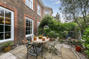 Courtyard Front Garden- click for photo gallery